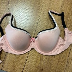 34D Victoria’s Secret bra